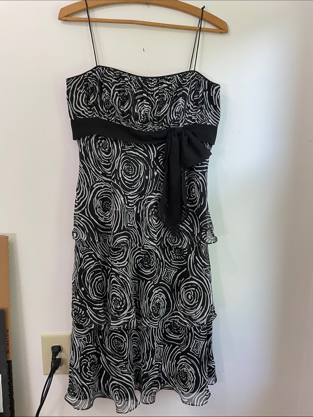 Liz Claiborne Spiral-Print Spaghetti Strap Tiered Skirt Empire Waist Dress Sz 10